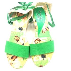 Super cute Kelly Green espadrilles